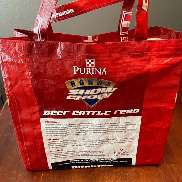 Durable plastic feed sack tote. - Picture 2 of 6